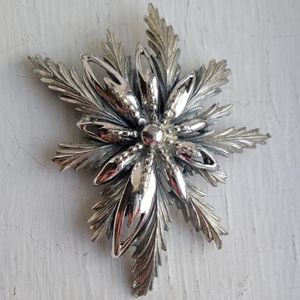 Vtg 50s 60s Botticelli silver layered leaves Holly flower tribal style brooch